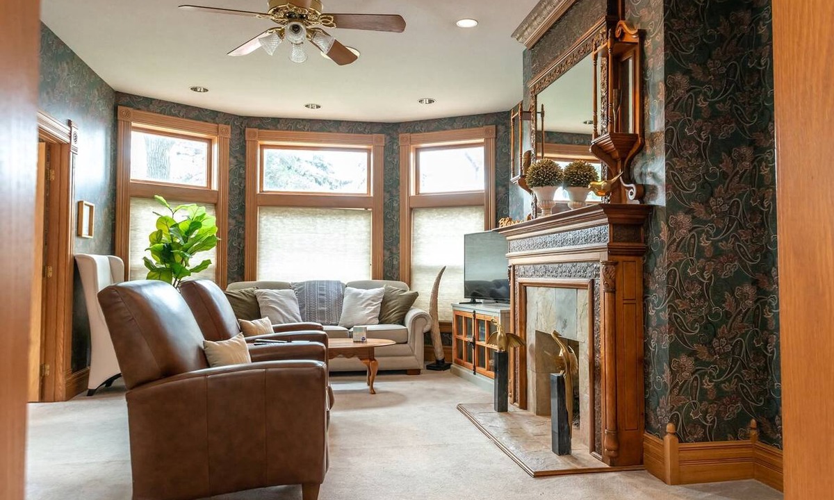 Fort Wayne Apartment | Beautiful 1-bedroom apartment in Victorian Historic Home