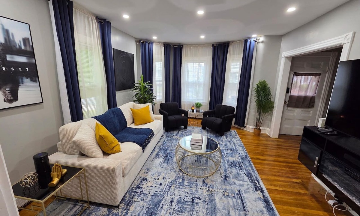 Attleboro Apartment | Beautiful 2-bedroom apartment with AC in quaint Attleboro