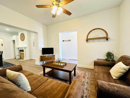 Pittsburgh Apartment | Beautiful 2 Bedroom Apartment - Easy City Access