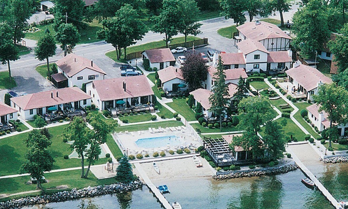 Alexandria Apartment | Beautiful 2 bedroom unit at resort, sleeps 8