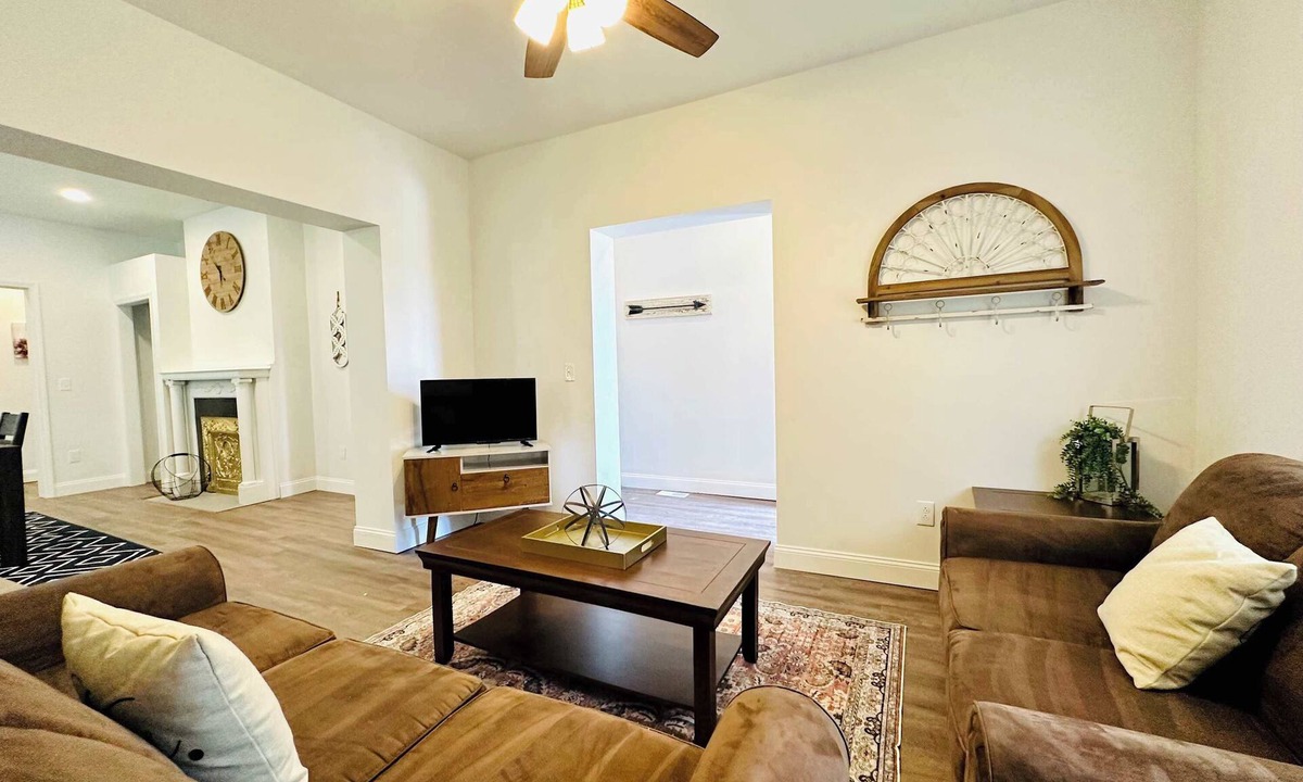 Pittsburgh Apartment | Beautiful 2 Bedroom Apartment - Easy City Access