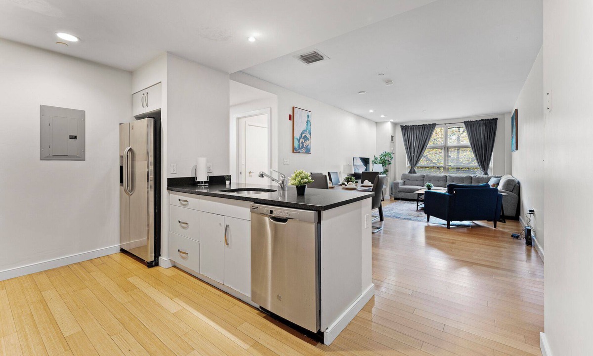 Columbus Park - Andrew Square Apartment | Beautiful 2bd/1ba in Southend Boston 9240