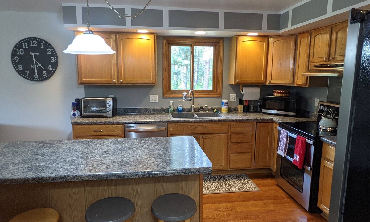 Au Train House | Beautiful 3 bedroom, 3 bath, 2 car garage home 2 minutes away from Lake Superior