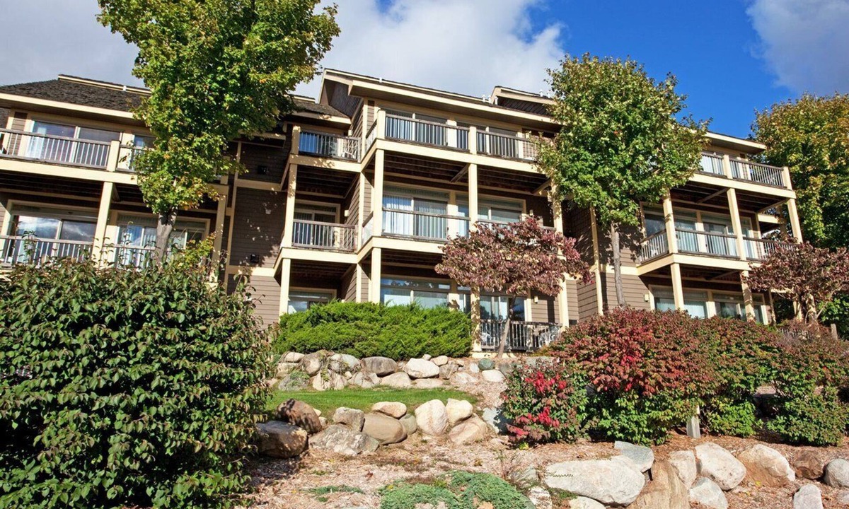 Bellaire Apartment | Beautiful 3 bedroom unit at resort, sleeps 8