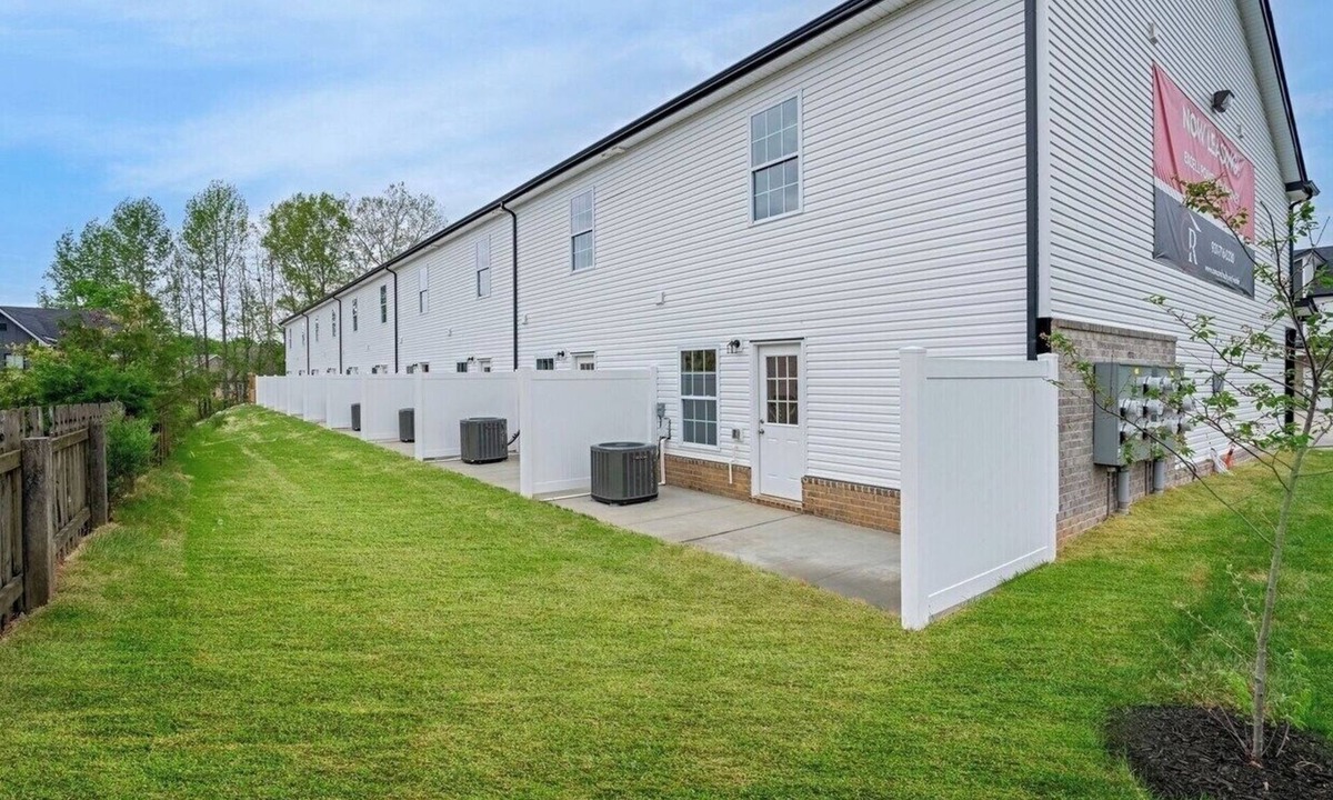 Clarksville Apartment | Beautiful 3-bedroom apartment with AC in charming Clarksville