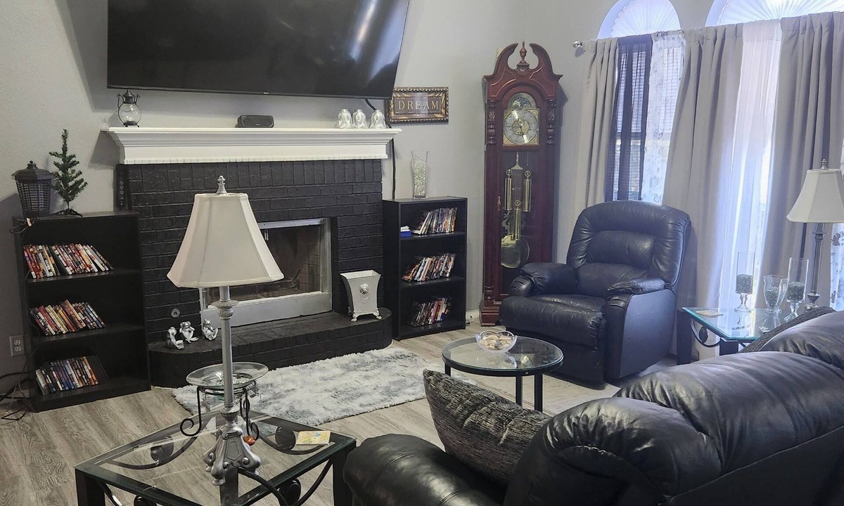 Tulsa House | Beautiful 4-bedroom corner house 5 min from downtown friendly Tulsa neighborhood