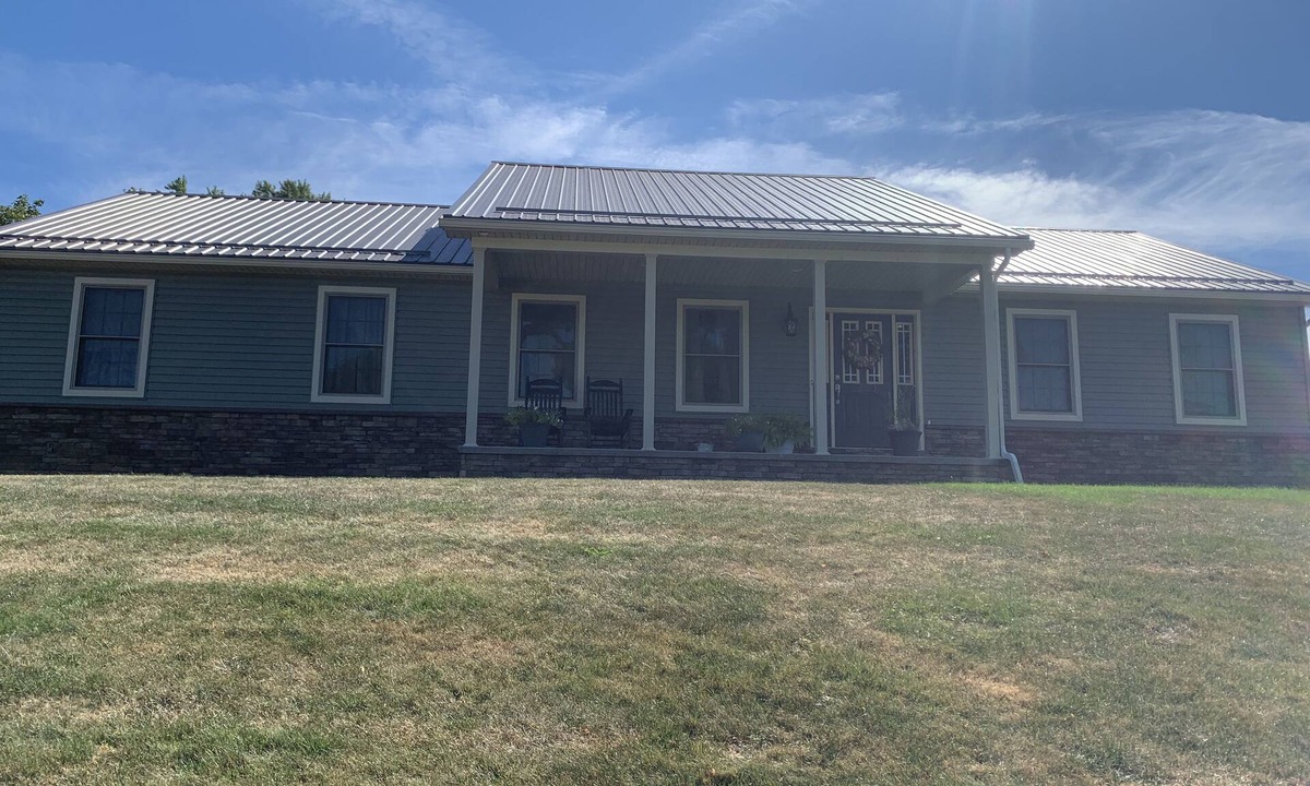 Milroy House | Beautiful 5-Bedroom Home with Lots of Space