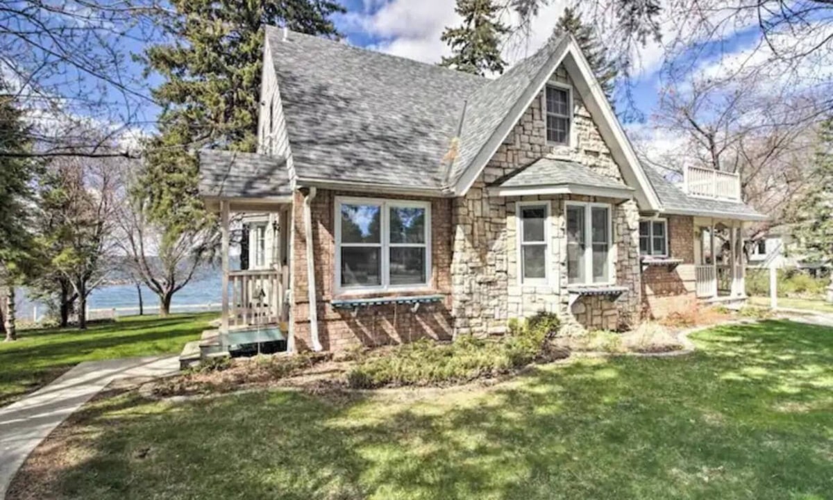 Walker House | Beautiful 7BR 5BA Home on Leech Lake