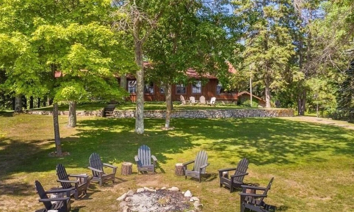 Merrifield House | Beautiful Cabin on Horseshoe Lake