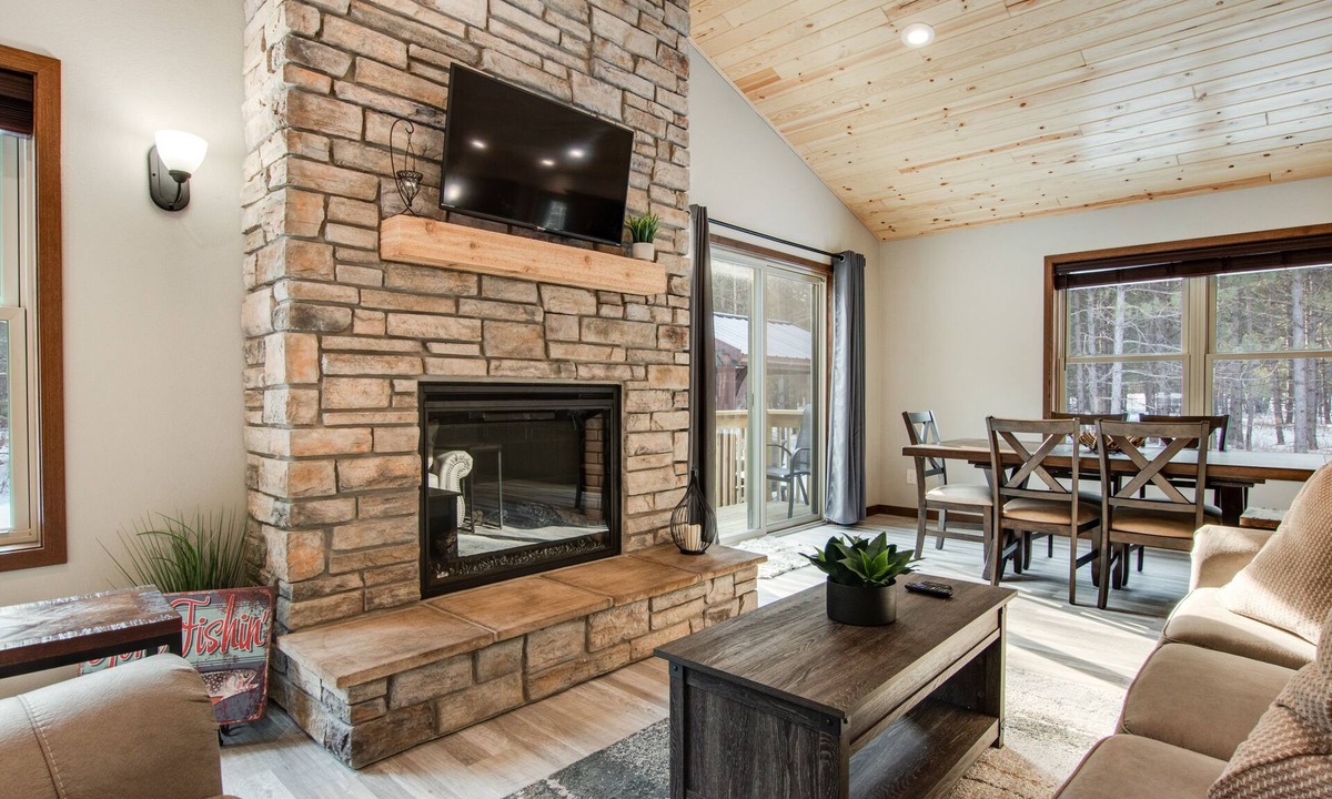Arkdale House | Beautiful cabin with fast WiFi, firepit, pergola, W/D, & central AC
