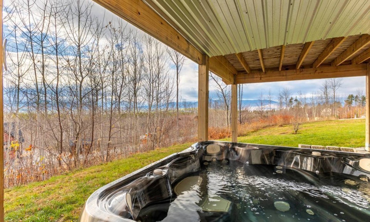 Bethel House | Beautiful Chalet w/Mtn Views Hot Tub Sleeps 12
