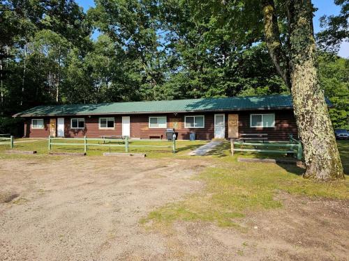 Wellston House | Beautiful Cottage Nestled Amidst Trees in Wellston, Michigan