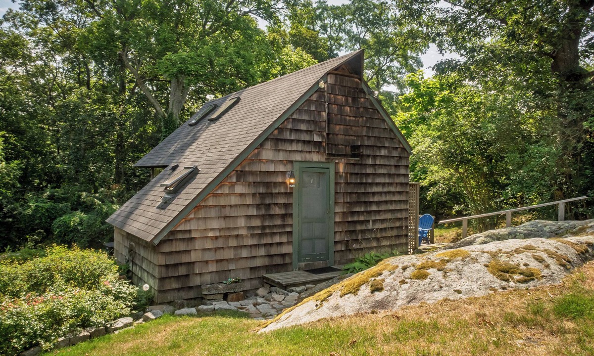 Rockport Cottage | Beautiful cottage on lovingly landscaped property just 2 min walk to the ocean!