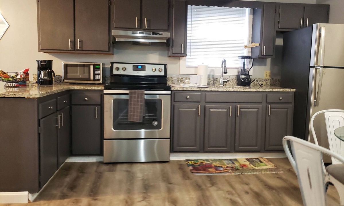 Lynn House | Beautiful Cozy Hill top 1BR near Boston & Salem