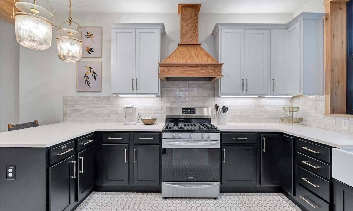 St. Charles Historic District House | BEAUTIFUL Historic 3 Bedroom Upscale Guesthouse!