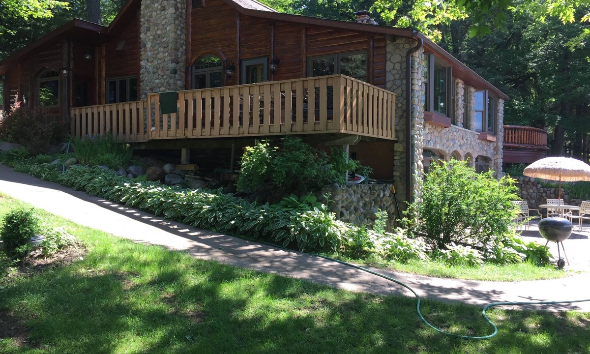 Lake Tomahawk House | Beautiful Home on Lake Tomahawk. Weekly rental.