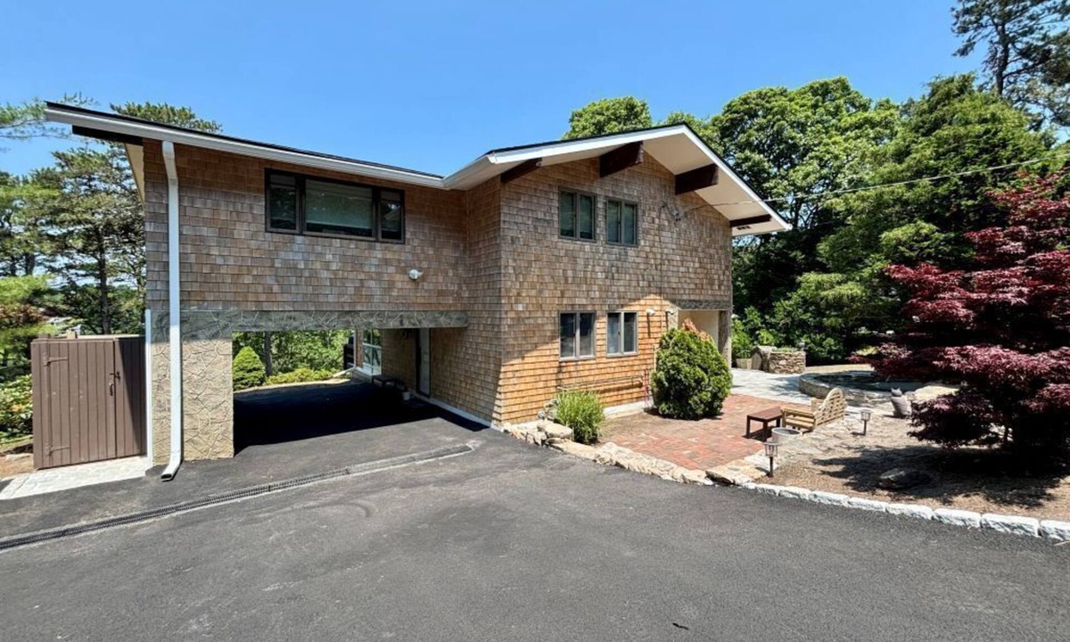 West Chatham House | Beautiful home overlooking Emery Pond