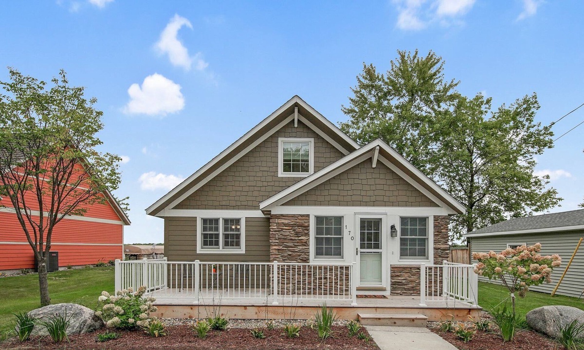Annandale House | Beautiful Lake Home < 1 hour from the Twin Cities