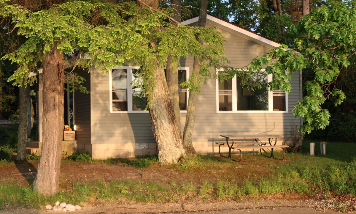 Traverse City Cottage | Beautiful Long Lake cottage offers the perfect up-north escape.