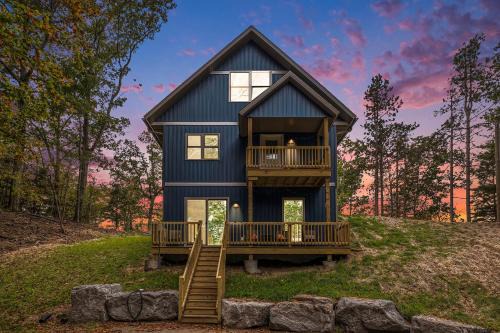 Arcadia House | Beautiful Overlooking Shoreline 3BDR Chalet ➠18396