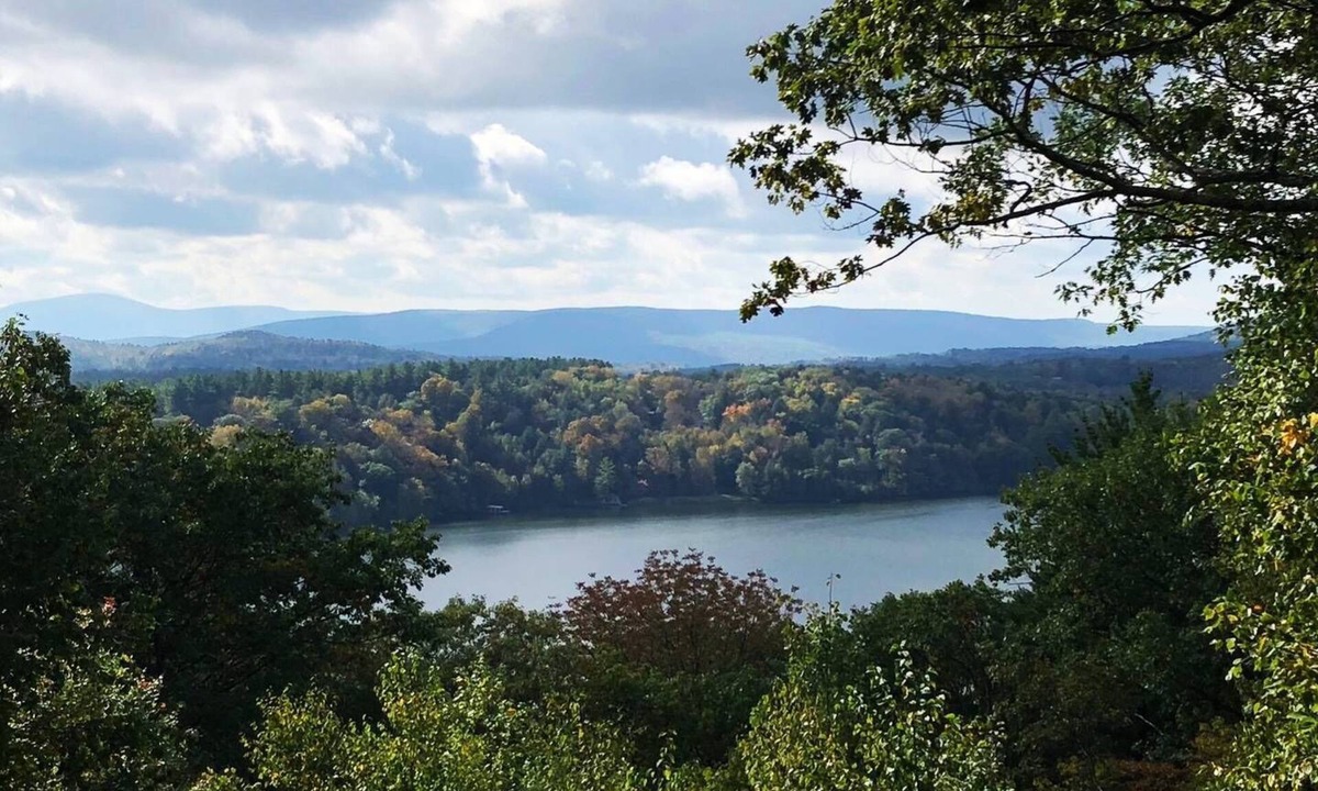 Monterey Ski Chalet | Beautiful, Private Berkshires Retreat w Magic View! 5min to Lake Garfield Beach