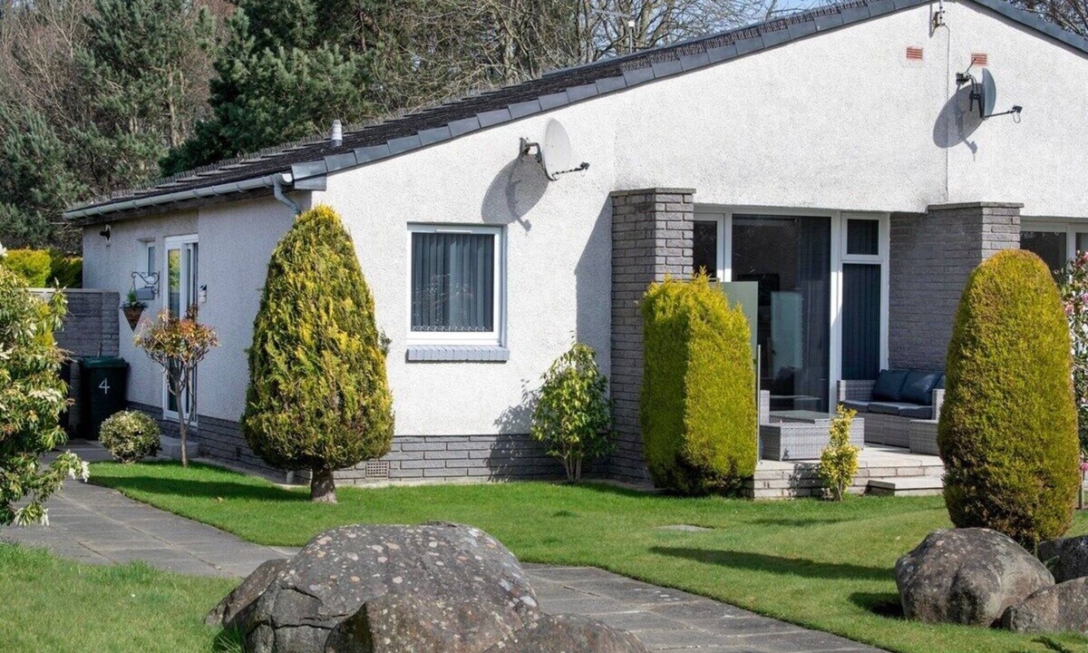 Longcroft House | Beautiful spacious house Airport