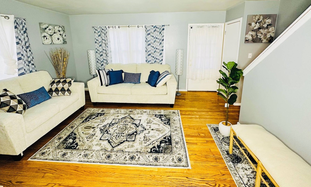 Milwaukee House | Beautiful Townhome!!!! Accepting Traveling Nurses