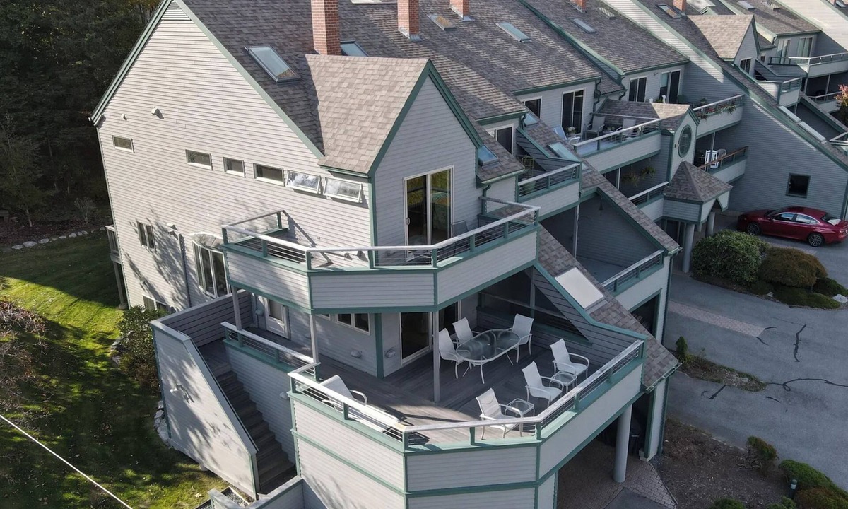 Southwest Harbor Condo | Beautiful water views near Acadia NP with shared pool, sauna, and exercise room!