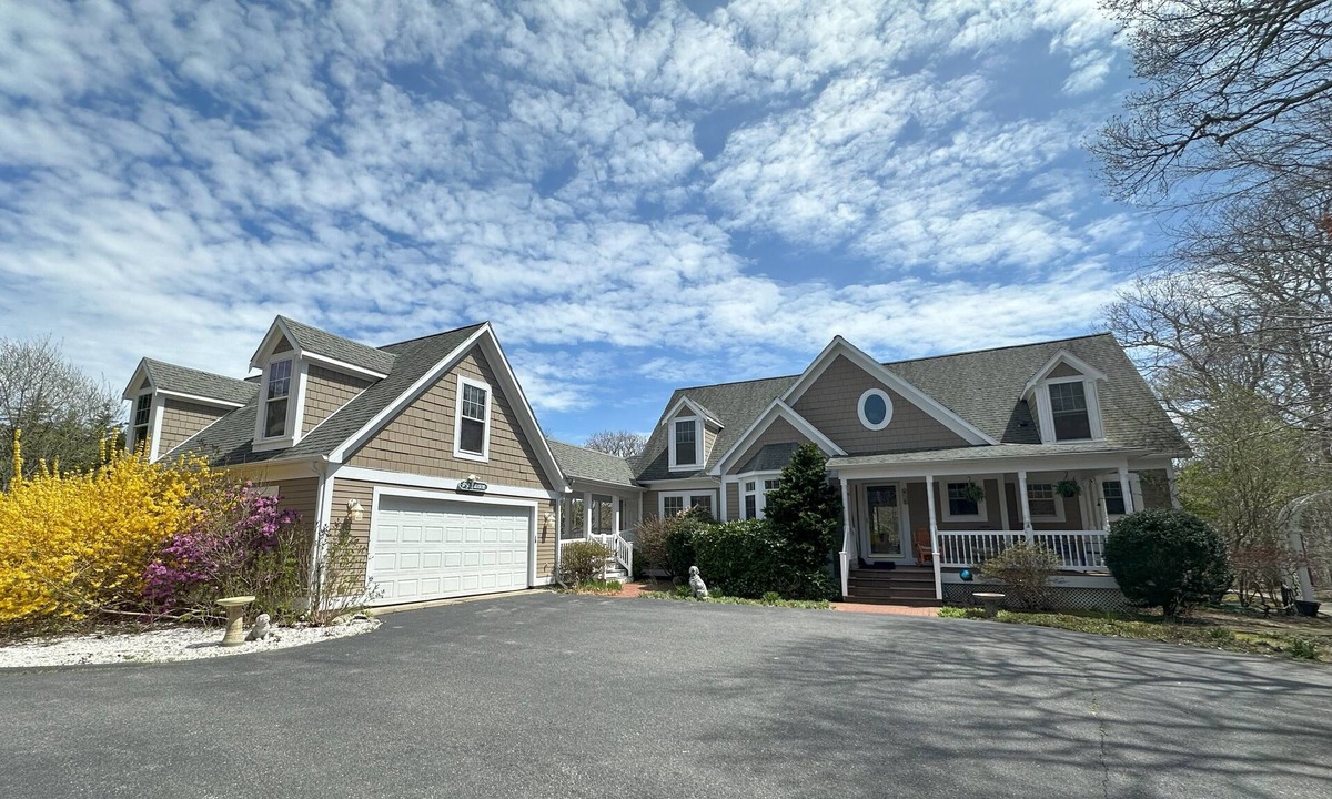 Brewster House | Beautifully Appointed, Comfortable, Amazing Deck, Central Air
