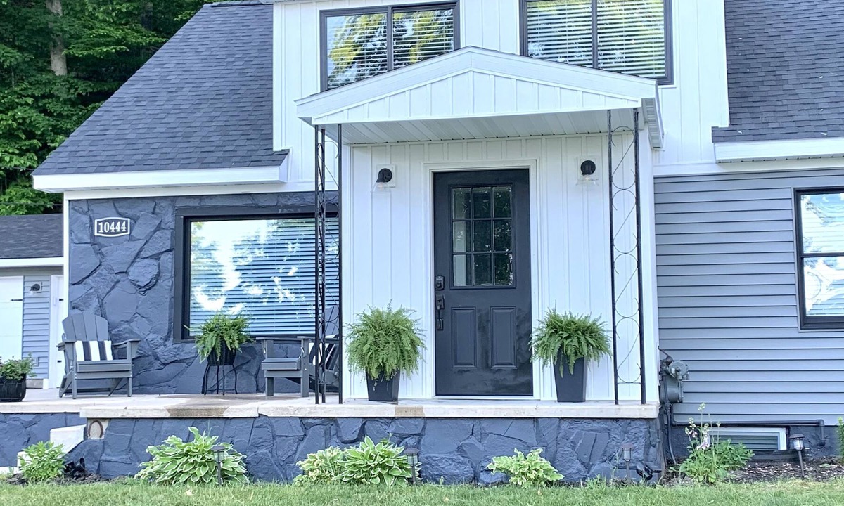 Traverse City House | Beautifully Remodeled M22 Property Across from Grand Traverse Bay! 2022-86