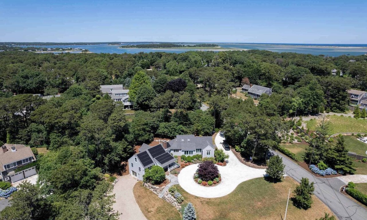 North Chatham House | Beautifully Renovated w/Access to Beach!