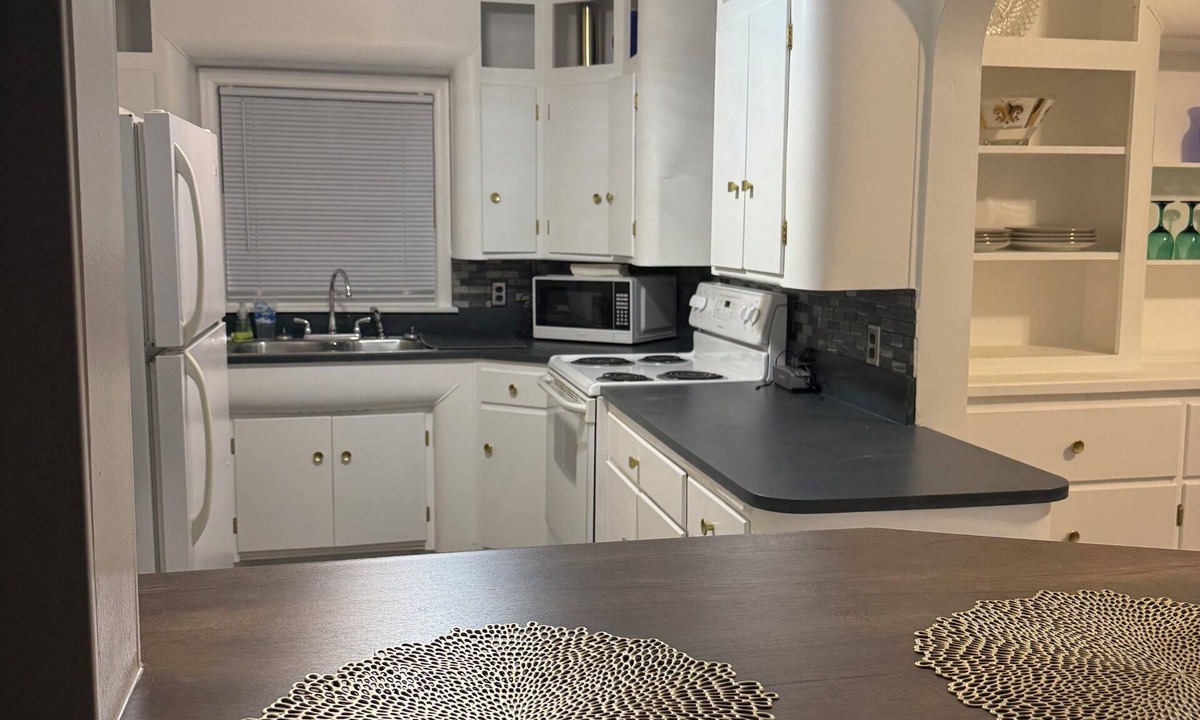 Dickinson House | Beautifully restored, fully furnished 3 bedroom home one block from downtown