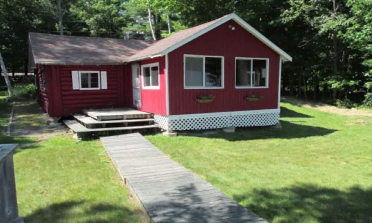 Oakland Cottage | Belgrade lakes waterfront on Messalonskee 4 bedroom cabin