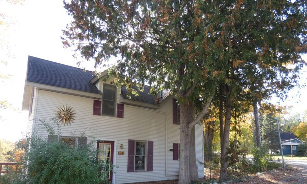 Bellaire House | Bellaire Home on the Intermediate River