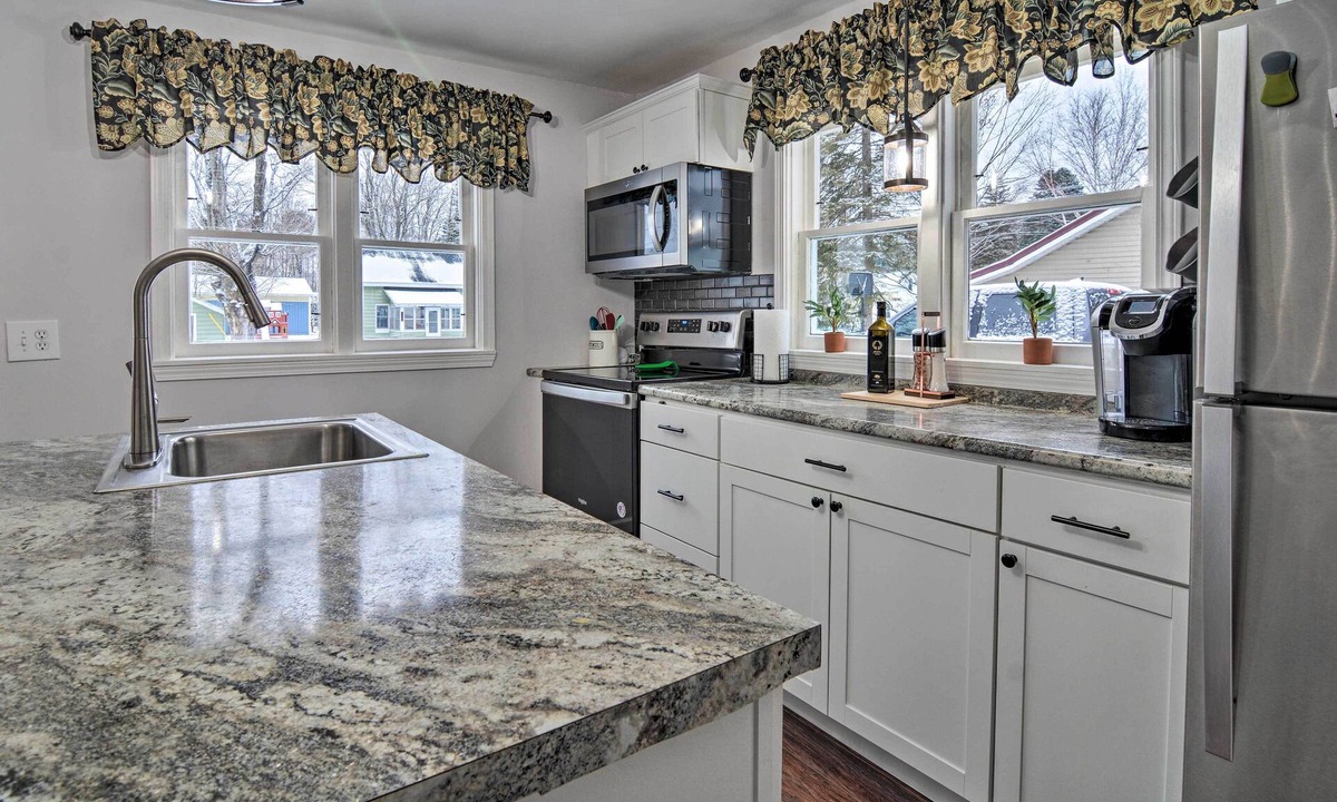 Bellaire House | Bellaire Home w/Yard ~ 4 Miles to Torch Lake