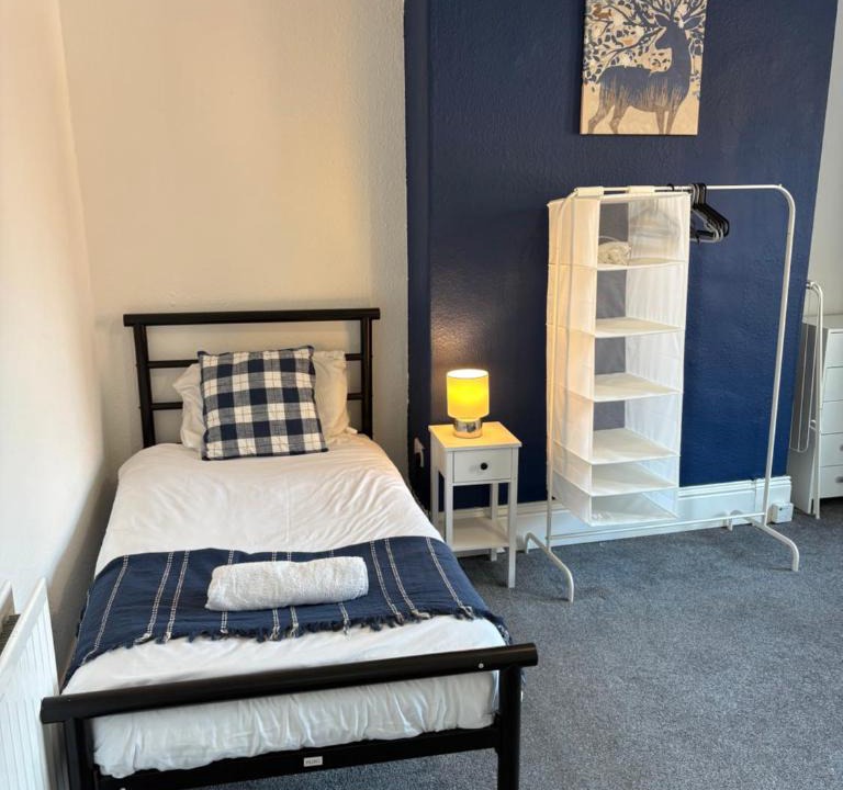 Newcastle-upon-Tyne Apartment | Bensham Ave - Spacious 4 bdrm Close to Newcastle