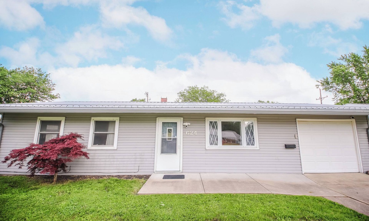Kokomo House | Berkely Bungalow I Fenced in Yard