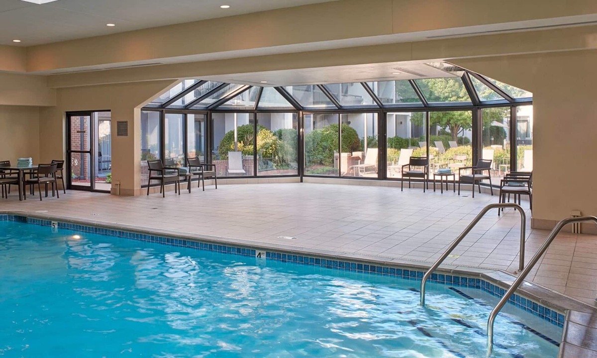 Eden Prairie Hotel | Best Value, Quality Stay! Pool, Pets Allowed with Fee, Near Eden Prairie Center