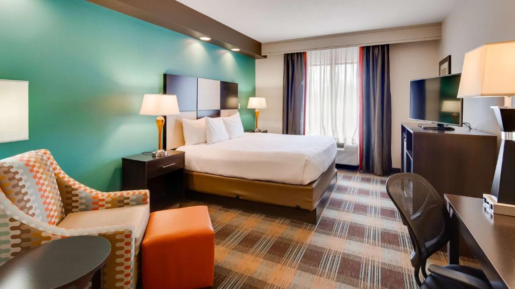 Clarksville Hotel | Best Western Plus Atrium Inn & Suites