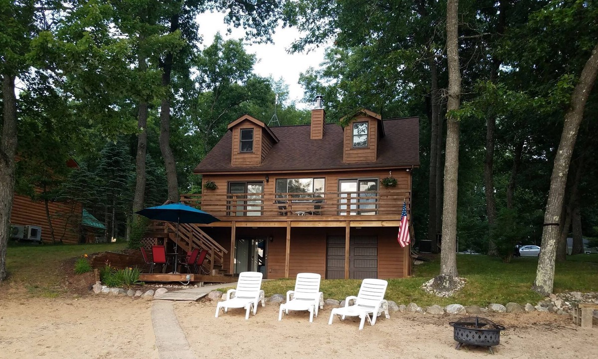 Baldwin House | Big Star Lake beach front home