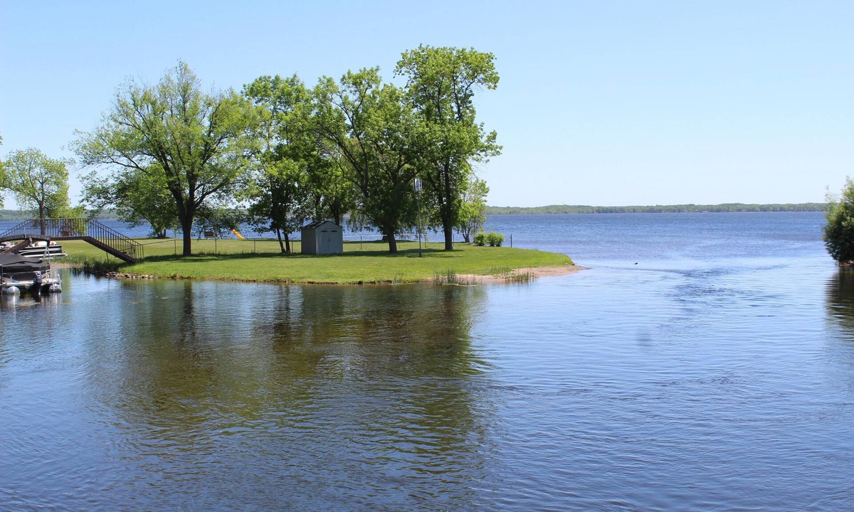Siren Condo | Big Yellow lake Condo with Dock, Lake Front