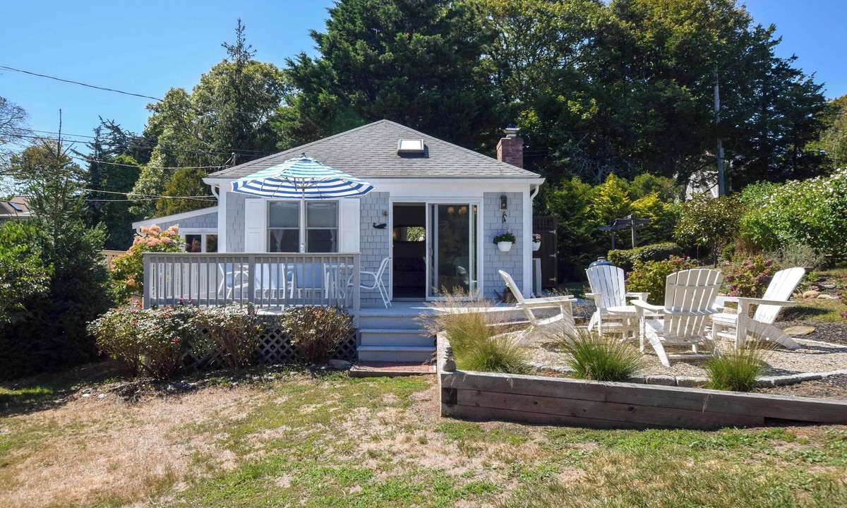 East Orleans House | Bike to Nauset Beach or Walk to Mill Pond!