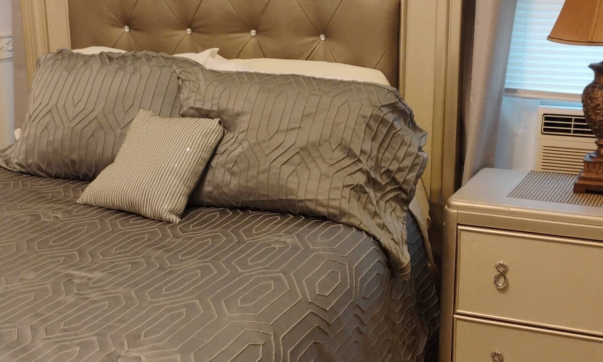 New Albany Apartment | Binghamton Vestal, main floor, 2bedrooms Private jacuzzi bath.