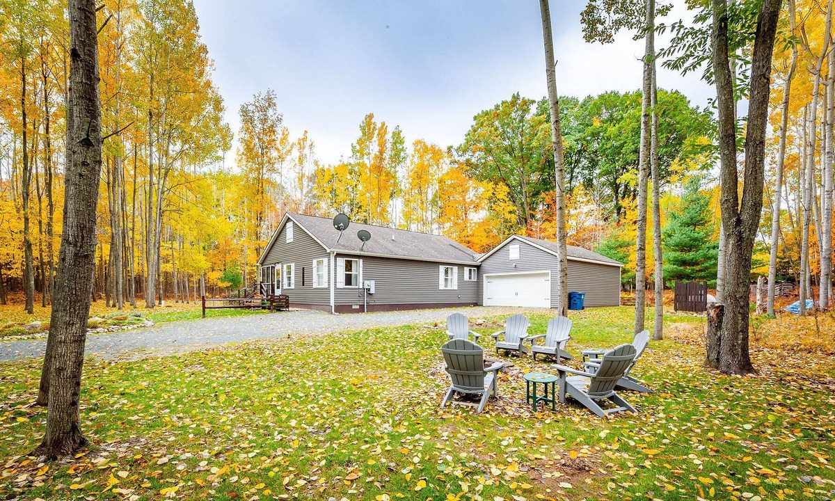 Pentwater House | Birchwood Escape: Silver Lake & Pentwater nearby! Open all year!