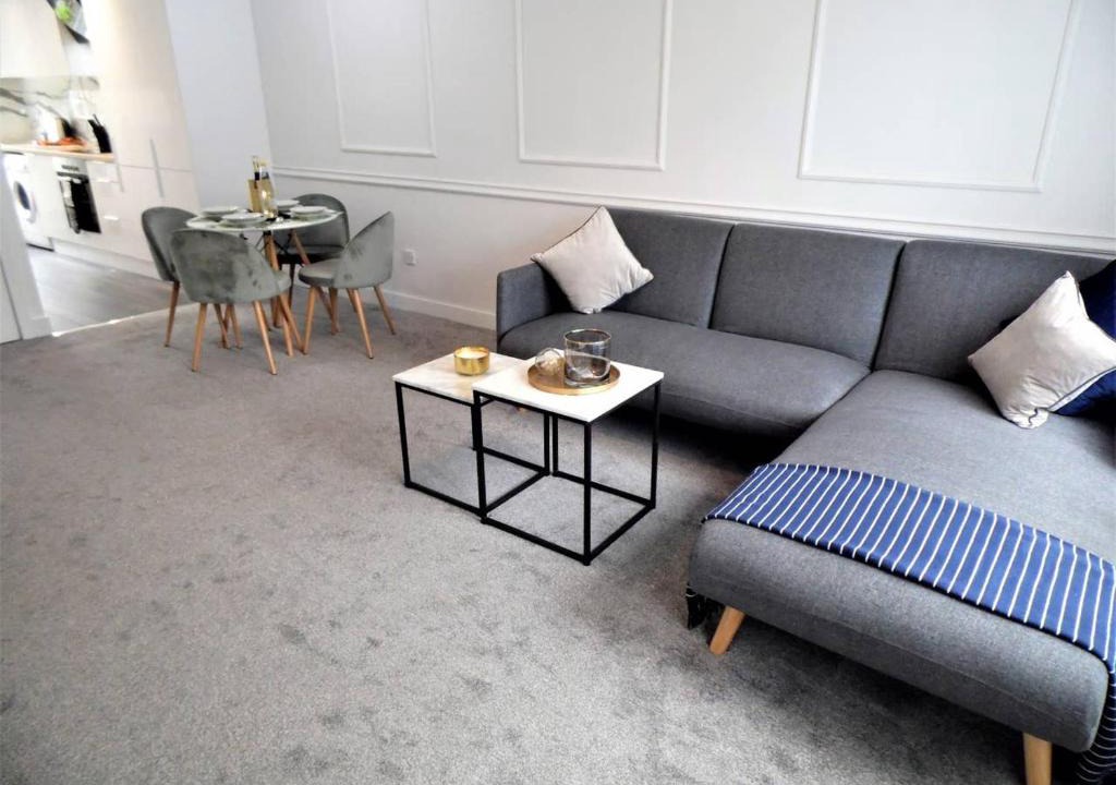 Johnstone Apartment | Black Cart House