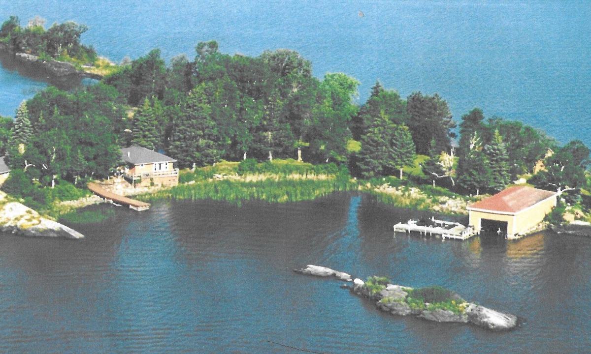 Long Point Cabin | Blackbird Island (private island)