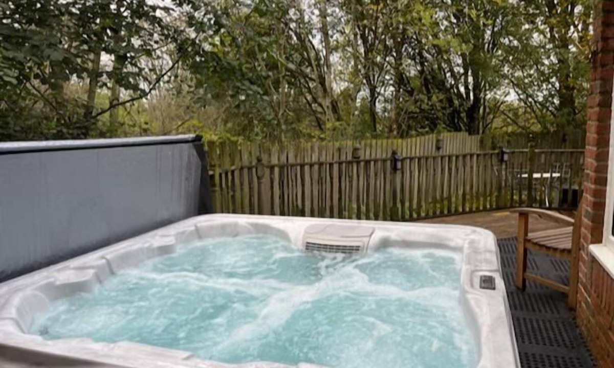 Blaydon on Tyne Apartment | BlaydonBurn - Sleeps 4,5 - Parking - Yard