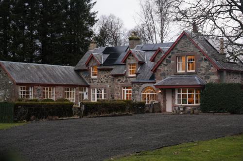 Blairgowrie House | Bleaton Hallet House Riverside Escape