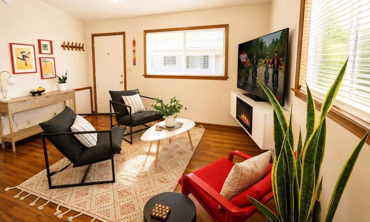 Oread Apartment | Bloom on Mass | Walk to Downtown