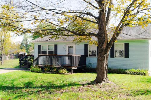 Logan House | Blue Heron Cottage with Game Room, Deck, Hot Tub